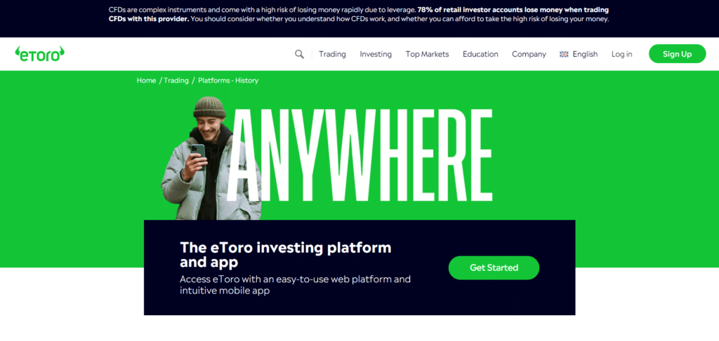 Immagine che mostra che eToro offre sia una piattaforma di trading web che un app per smartphone.